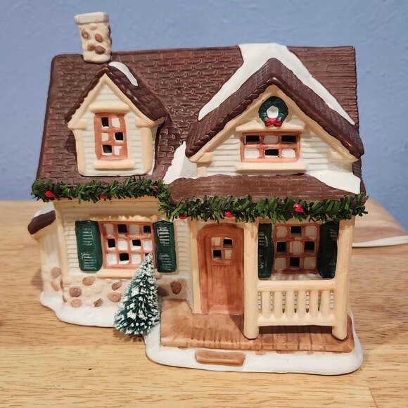 Christmas Valley Village Original Collector Series 1 994 Deluxe Lighted House - Picture 1 of 10